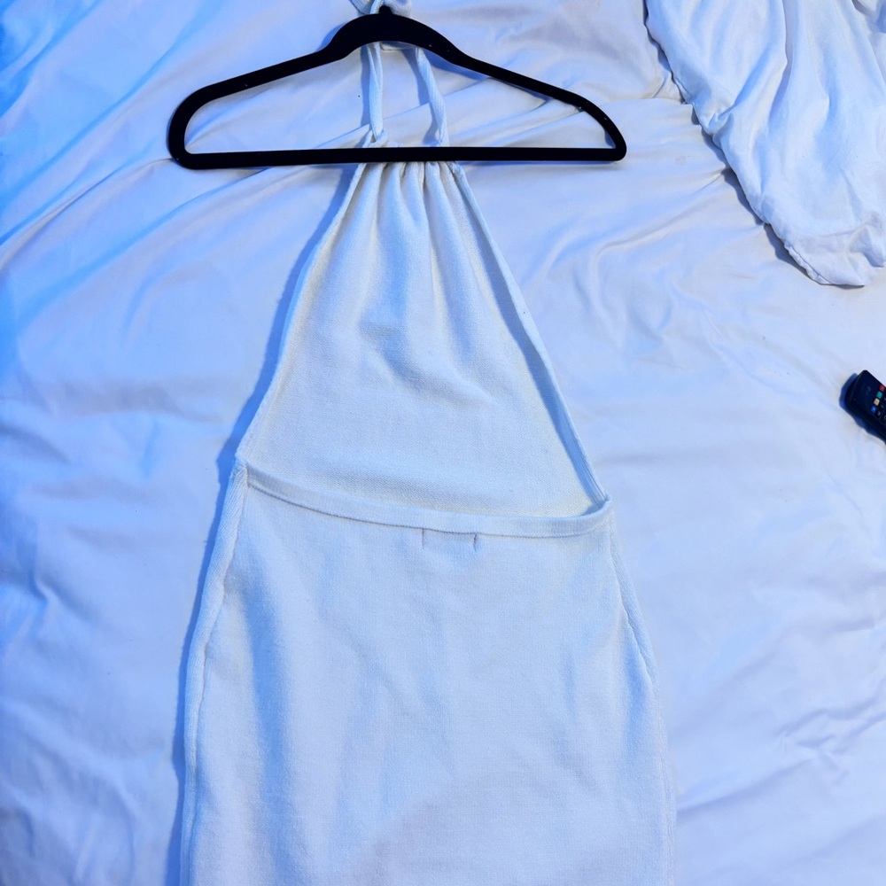 Edikted’s mini dress. White with an open back.